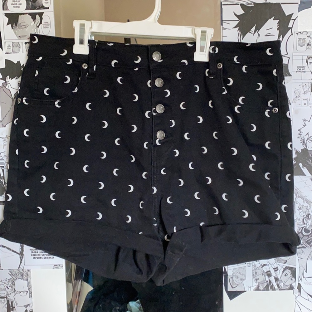 Hot Topic Black Denim Moon Shorts Size 15